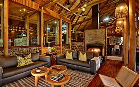Rhino Post Safari Lodge